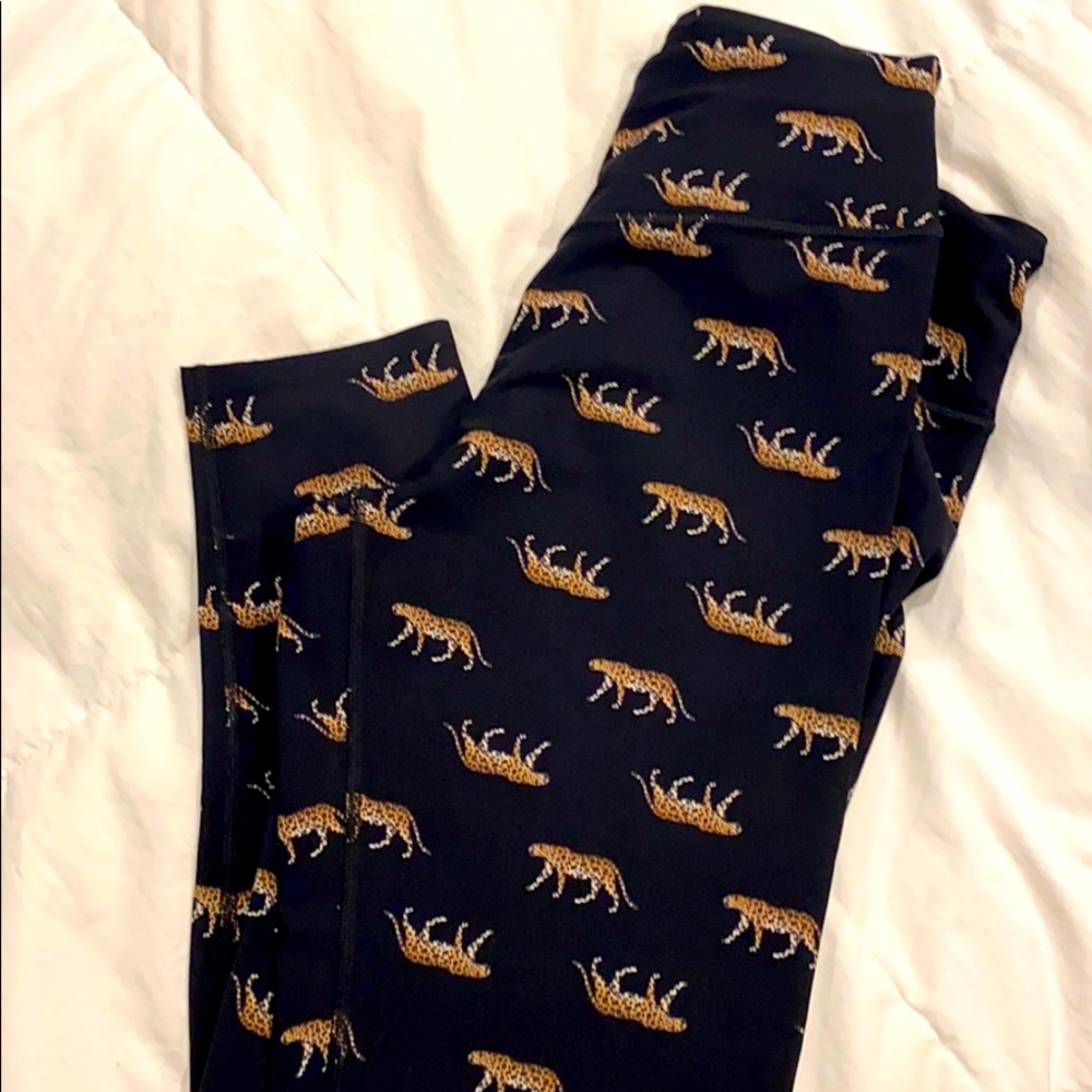 NWOT VS leopard black sport leggings